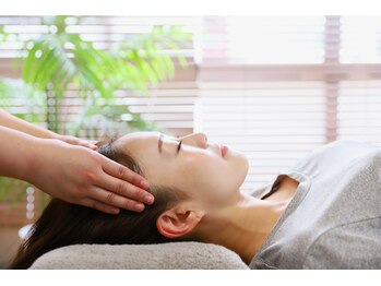 ヒーレンス(HEALENCE)/ヘッドマッサージで疲れをとる!