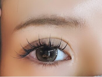 サロン ド エマプラス(Salon de EMMA+)の写真/SNSで話題のワンホンマツエク・束感デザイン・パリジェンヌなど◎幅広く希望にお応えし、理想を叶えます♪