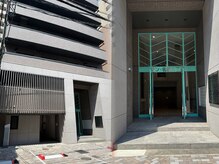 リル 名古屋駅前店(Rill)/緑のフチの入り口が目印。