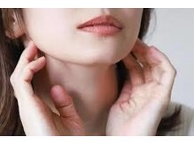 朝、鏡を見るのが楽しみになる小顔矯正！むくみ解消に効果◎