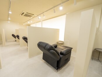 nuit 学芸大学店【ニュイ】【まつげパーマ/フラットラッシュ/眉毛サロン】【12月～】の写真/駅近にNEW OPEN！フラットラッシュ/カラーエクステ取扱♪カール/太さ/長さ選べます☆まつ毛が細い方でも◎