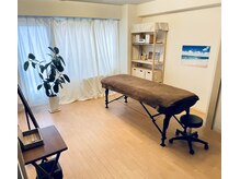 ゆたかセラピーの雰囲気(首は繊細な部位なので、優しく緩めていきます【全身調整】)
