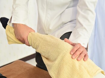 はるかぜ療術院/ひざ裏（しっかリンパ節）の施術