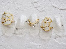 カトルナフ(quatre fois neuf)/手描きフラワーの大人ネイル