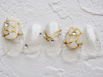 カトルナフ(quatre fois neuf)/手描きフラワーの大人ネイル