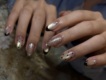 サリナスネイル(SARINASNAIL)/ドット×フレンチ