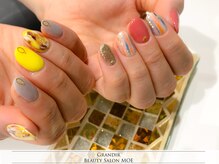 グランディール(Grandir)/非対称ネイル