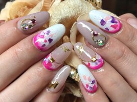 ニュアンスシェルで春色ネイル♪