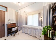 イギリスをイメージしたアンティークなプライべートサロン♪