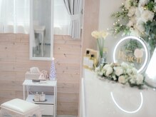 サロンピーチ バイ ワインビューティークリック 西尾(Salon Peach)の雰囲気(施術後のお直しもゆっくりできるドレッサー/プライベートサロン)