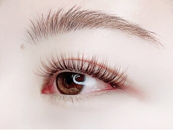 ロナ(Lona)の写真/さりげない色で印象がふわっと変わる。日常に溶け込むカラーエクステで、目元から“いい感じ”をご提案♪