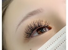 アイラッシュKの雰囲気（LED+フラットラッシュで持続力◎さらにWフラットでボリュームUP）