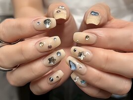 宝石ネイル