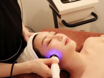 足優家の写真/【ハイパーナイフ＋デコルテ＋小顔コルギ＋ヘッドスパ60分5800】むくみ・たるみ改善!恵比寿駅1分/深夜迄★