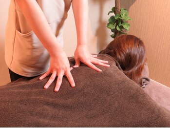 ユーセン 三宮店(YU-SEN)の写真/口コミ高評価★JR三ノ宮駅より徒歩2分×21時まで営業◇完全個室の周りの目を気にしない癒し時間を体感。