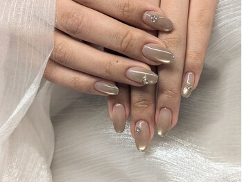ラヴィール(Ravir)の写真/定期的に変わるサンプル豊富にご用意◎カラー調合もおまかせあれ！レディの指先にぴったりな上品アート♪
