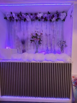 サロンドチル(SALONdeCHILL)/夢の世界へ誘う光と雲のカーテン
