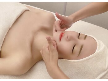 美極 トータルビューティー(美極 TOTAL BEAUTY)の写真/小顔コルギ+小顔矯正+石膏+背中首肩マッサージ+頭蓋骨矯正60分¥7900 リフトUP、小顔が叶う♪
