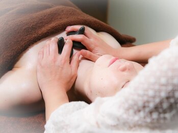 ザ レディービー(The Lady B)/【施術工程11】前面　デコルテ