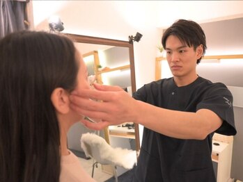 グレイ(GRAY)/骨盤矯正 骨格矯正 姿勢 猫背 顔