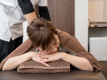 ボディリズム 横浜中華街店の写真/深いお疲れでお悩みの方は必見！何回でも同じ値段で極上の癒し体験を♪＜もみほぐし60分 ¥4200＞22時迄営業