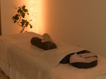 クヴェルビューティー(Kvell Beauty)の雰囲気（少し広めのベッドでゆったりと施術をお受けいただけます。）