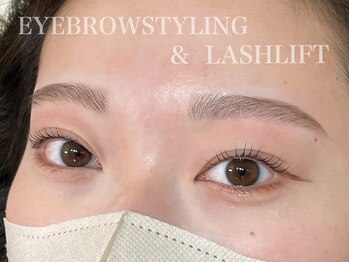 ファミーユ タカサキ(Fameu TAKASAKI)/眉毛×まつげパーマ