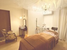 フローヴ(flove)/完全個室3、電動昇降ベッド導入