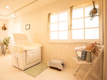 アイタス(aitas)/白を基調とした店内