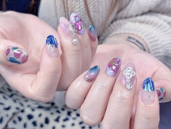 ネイルモンスター 新大久保店(NAIL MONSTER)の写真/豊富なカラーとパーツでお気に入りの爪先へ♪上品な大人ネイルで周りと差をつけて☆持ち込みも可能です♪