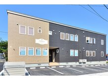 ナトゥーラ(NatuLa)の雰囲気（お店の外観になります♪駐車場もお店の前に8台完備しております）