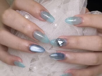 Blue magnet nail