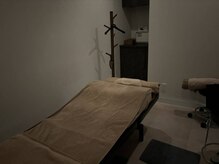 エムエムエルシー 大阪梅田サロン(mmlc)の雰囲気（完全個室、電気も暗くしてリラックス！）