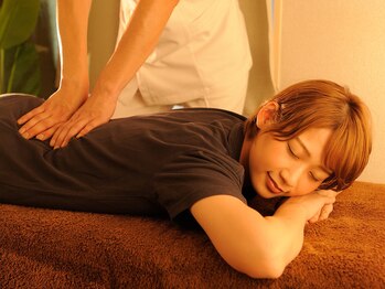 整体オガサワラ/しつこい腰痛や背中のハリに