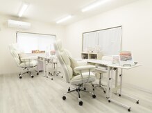 オテテ キラリ(otete kirari)の雰囲気（自然光の差し込む明るい空間で、日常を忘れゆったりと施術♪）