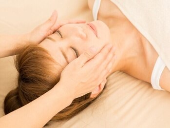 アローズ ネイル アンド ビューティー(ARROWS nail and beauty)の写真/【肌のキメ&透明感を取り戻す★結果重視の毛穴ケア】コラーゲン光フェイシャルで肌本来の美しい輝きへ◎