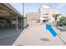 ホワイトニングカフェ 奈良新大宮店(WhiteningCafe)/3.交番の前を通り抜けます