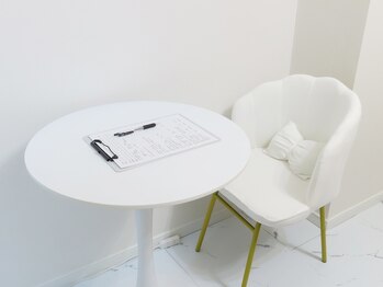 アマリリス(Amaryllis)/《カウンセリングルーム》