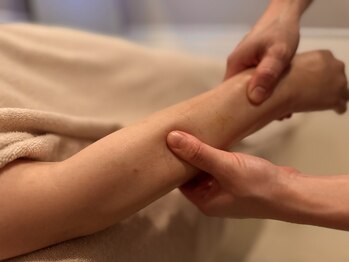 モノクローム(monochrome)/深部温熱アロマリンパ