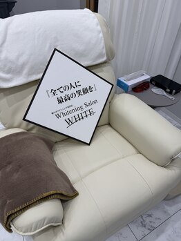 ホワイト 上乃木南店(WHITE)の写真/初回で90％以上の方が効果を実感★効果重視の実力派サロン！
性別・年齢関係なし！白い歯で笑顔に自信を♪