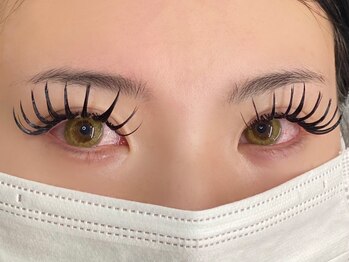 エマ(emma)の写真/女子力アップは目元から★目元に合わせて着けるので、さらに美しい目元に☆自まつ毛の負担も考えます◎