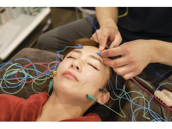 ウーシアサロン(OUSIA SALON)の写真/金山駅すぐ☆小顔&たるみ改善なら!本質的な美しさを呼び覚ます、完全個室の美容特化サロン◎
