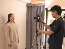 グレイ(GRAY)/姿勢分析 骨格矯正 姿勢 猫背 腰