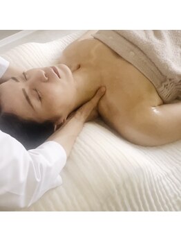 アリィ(Alii)/デコルテ背中ヘッドはメニューに