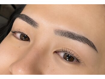 チルアイラッシュ 浦和(CHILL EYELASH)の写真/【まつげパーマ×眉毛WAX（間引き＋メイク）】SETが人気＊目元に合わせてパリジェンヌ/まつ毛パーマご提案