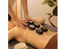 ホホバとホットストーンでリラックス血行促進肌の保湿効果を実感