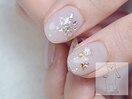 雪の結晶とオーナメントネイル