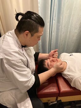 渋谷宇田川町カイロプラクティックの写真/激痛に耐えたら真っすぐスラッと美人に☆￥6000でお任せ！！触るだけで歪みがわかる感動体験を！