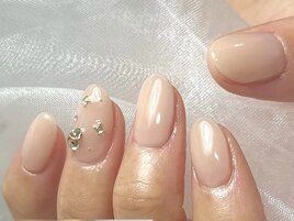 艶々ベージュでブライダルネイル