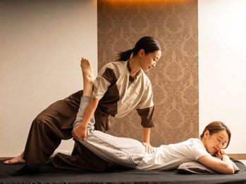 リラク マロニエゲート銀座3店(Re.Ra.Ku)の写真/ぐぃ～っと伸ばしてスッキリ！【タイ古式ストレッチ90分】★身体が硬い人にもおすすめ★